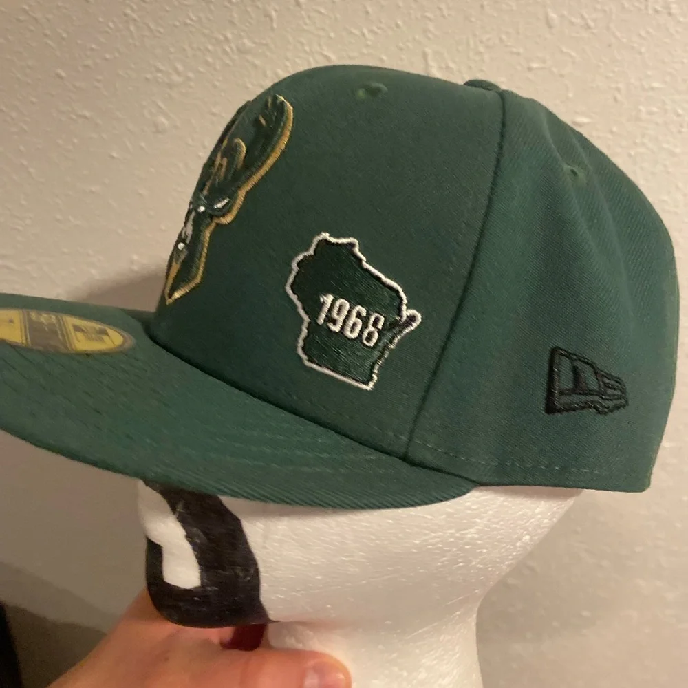 NWT New Era Milwaukee Bucks 7 1/4 Hat - Picture 8 of 8